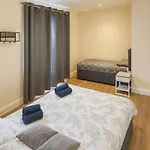 3 Bed Temple Bar, Center
